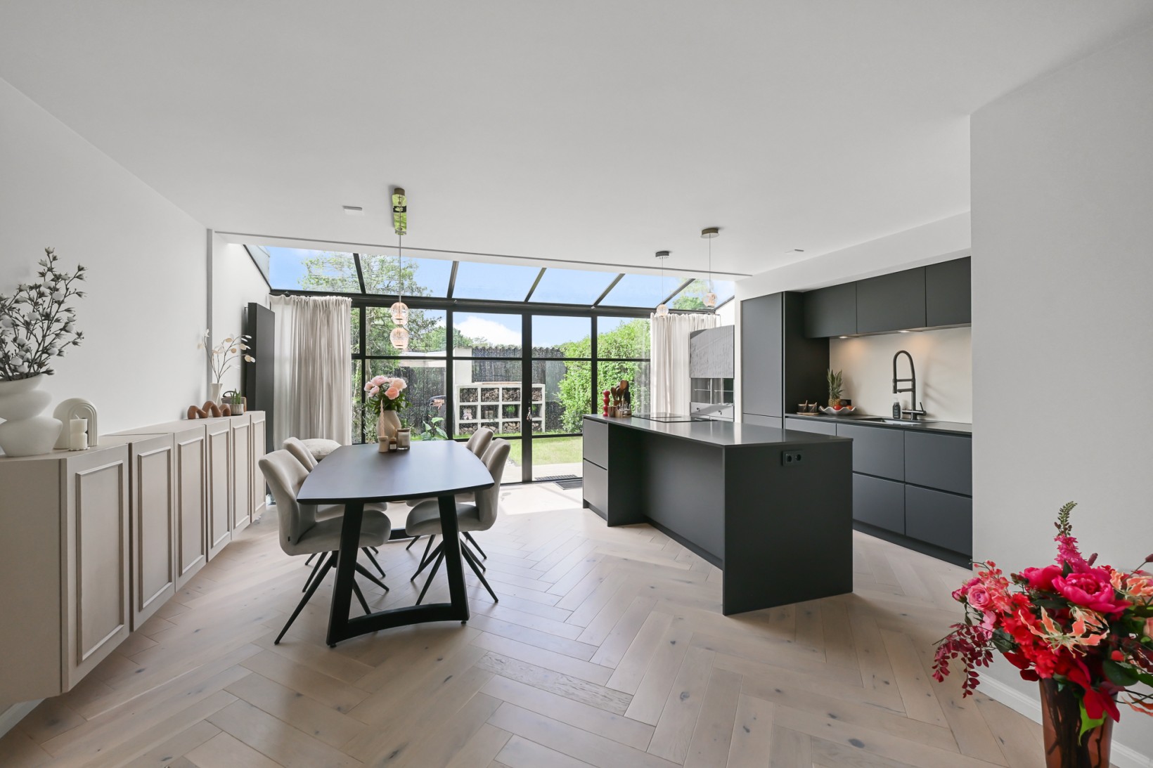 Tussenwoning te koop: Oranjelaan 18, Castricum