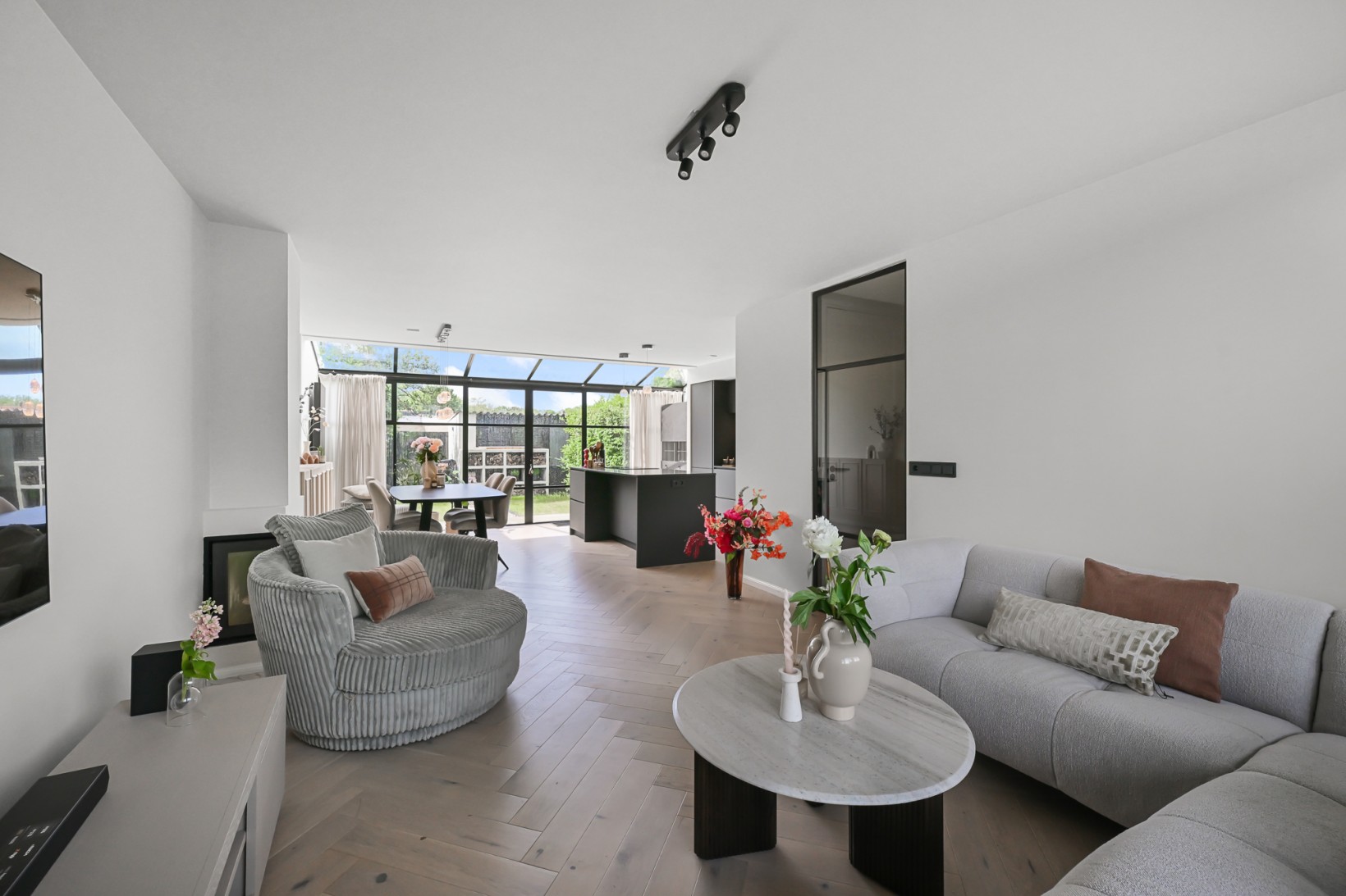 Tussenwoning te koop: Oranjelaan 18, Castricum