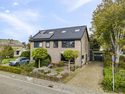 Middenweg 28