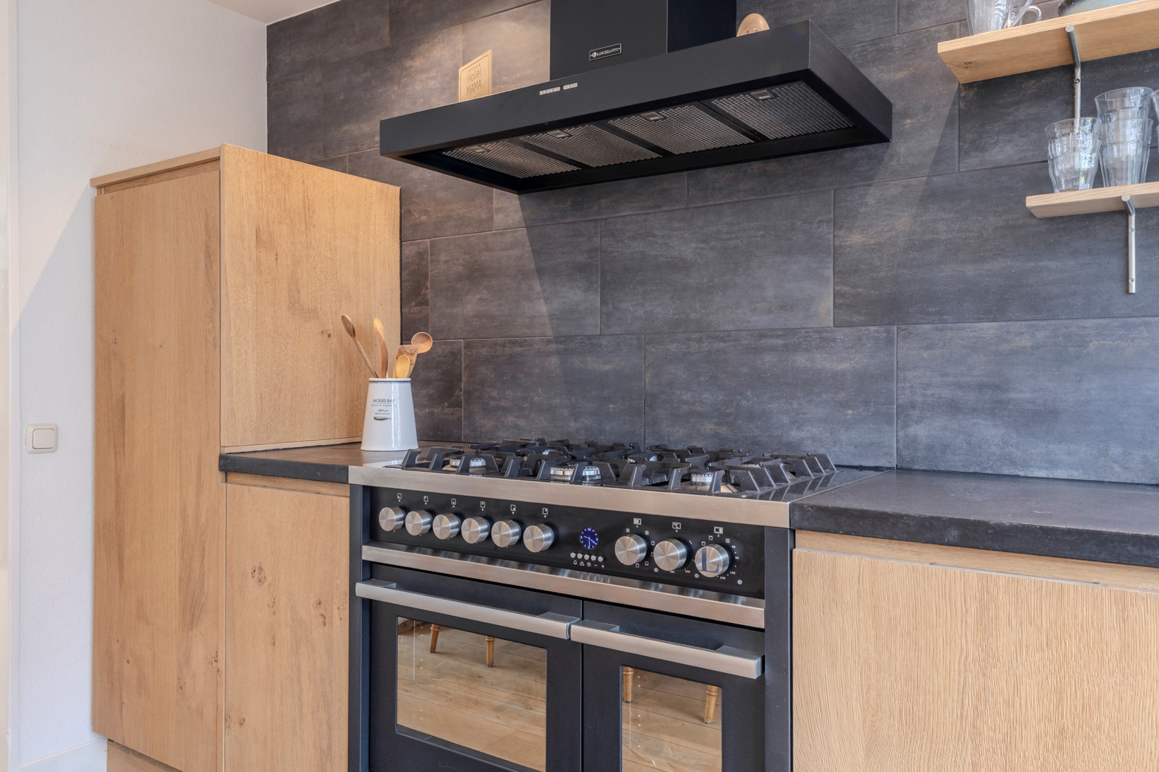 Tussenwoning te koop: Snoeckenburg 11, Egmond-Binnen