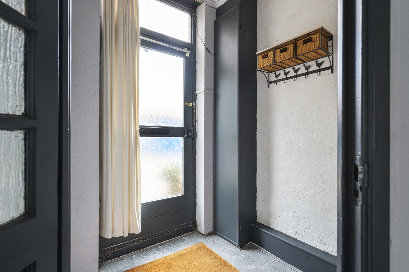 Twee-onder-één-kap te koop: Dierluststraat 14, Beverwijk