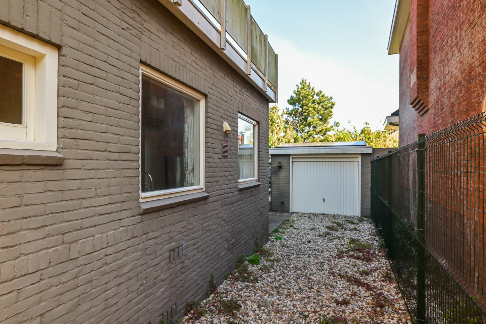 Twee-onder-één-kap te koop: Zeestraat 187, Beverwijk