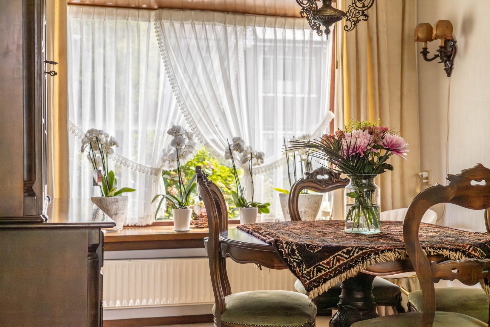 Tussenwoning te koop: Kastanjelaan 18, Beverwijk