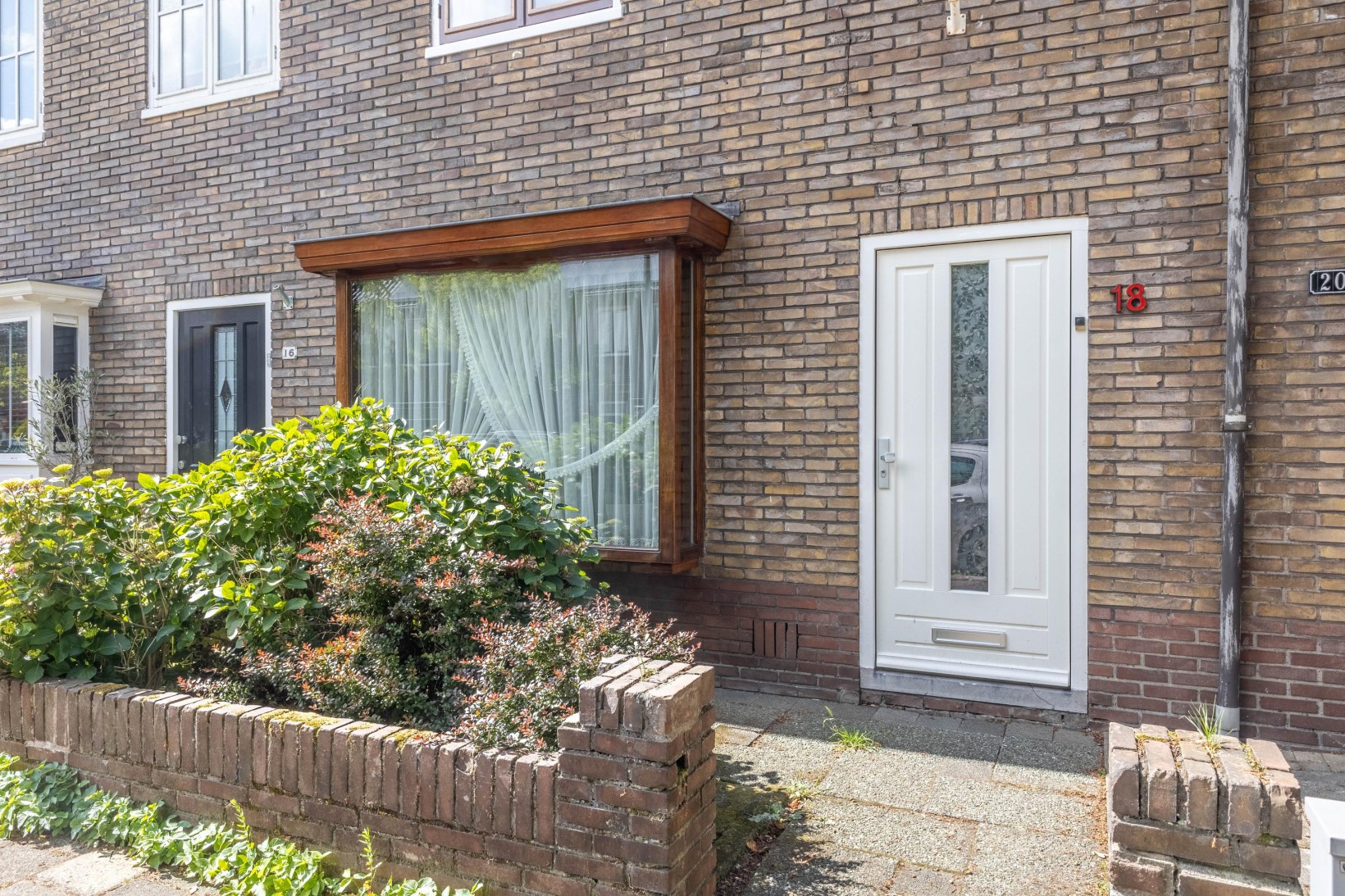 Tussenwoning te koop: Kastanjelaan 18, Beverwijk