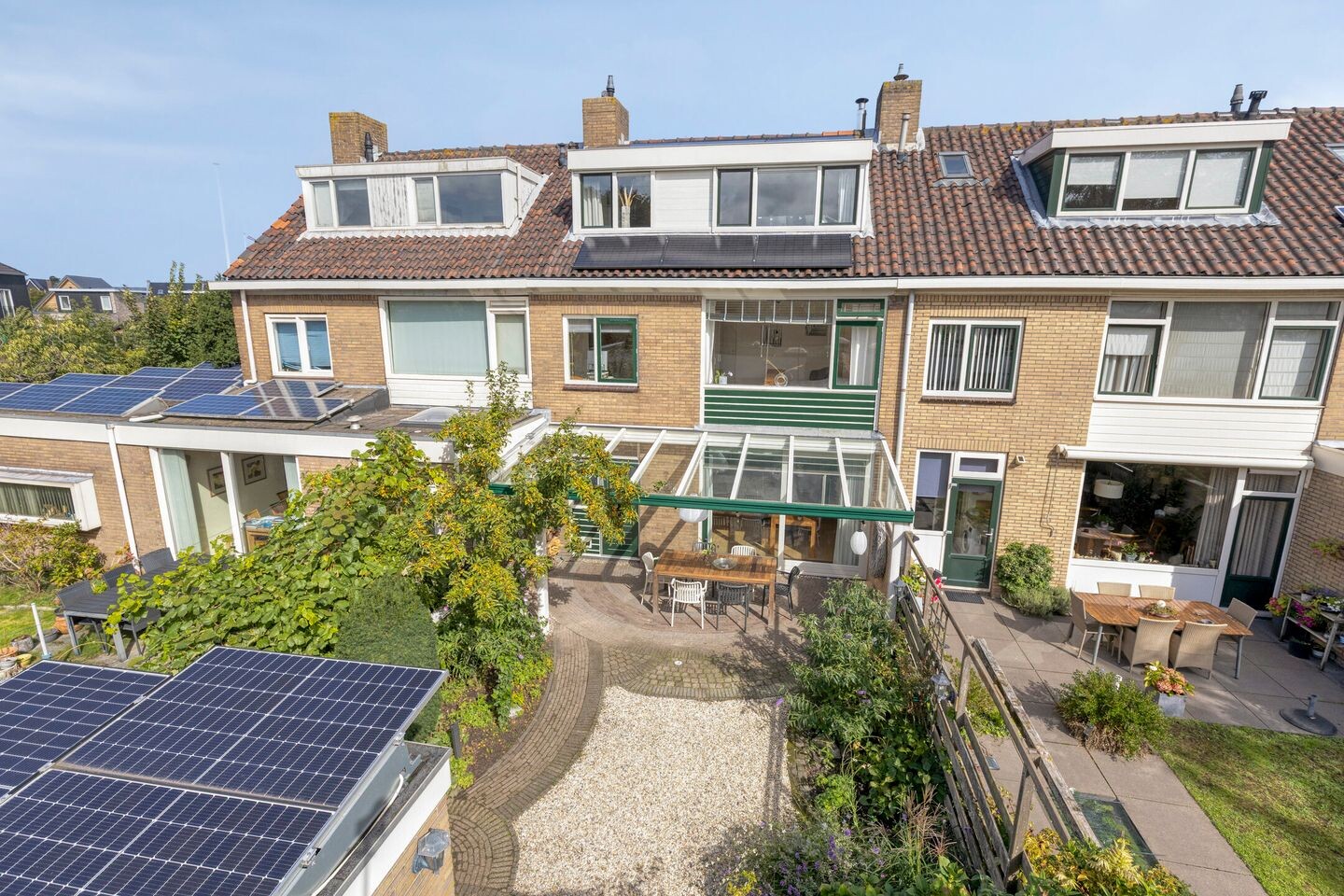Tussenwoning te koop: Ligusterhof 18, Beverwijk