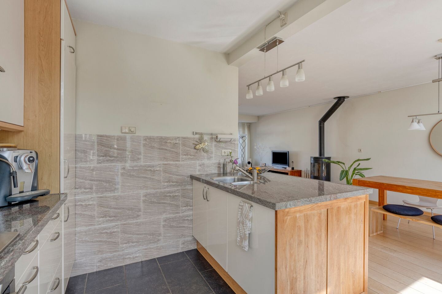 Tussenwoning te koop: Ligusterhof 18, Beverwijk