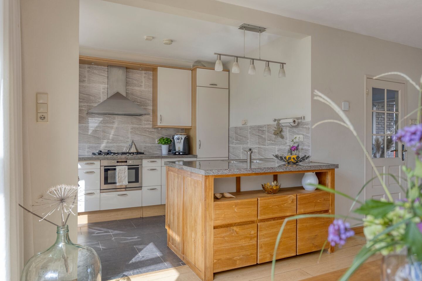 Tussenwoning te koop: Ligusterhof 18, Beverwijk