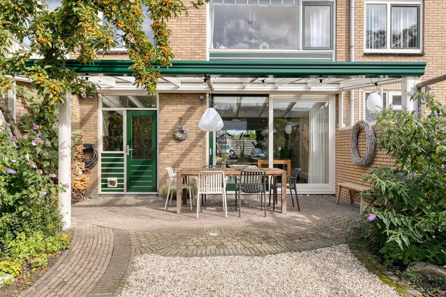 Tussenwoning te koop: Ligusterhof 18, Beverwijk