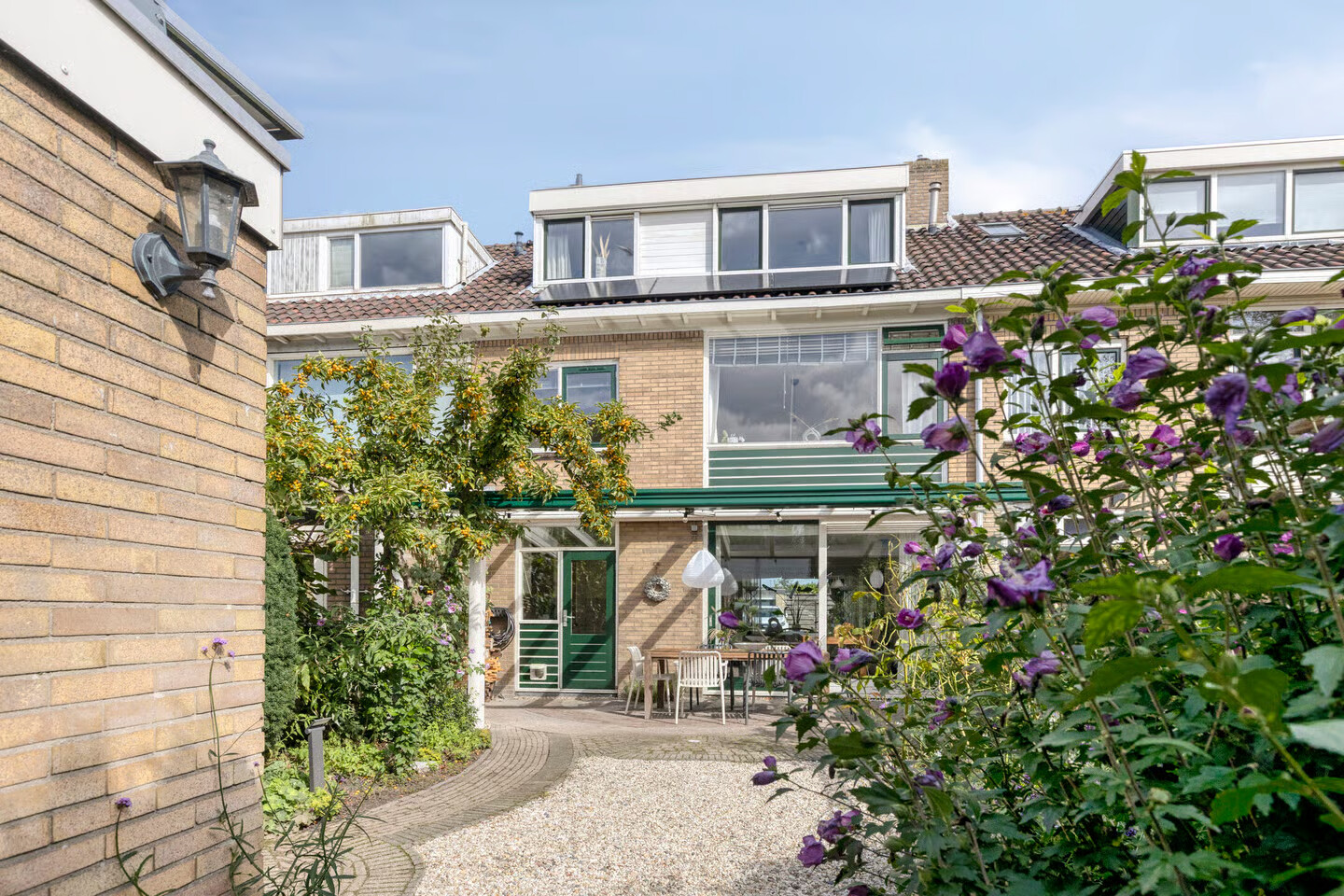 Tussenwoning te koop: Ligusterhof 18, Beverwijk