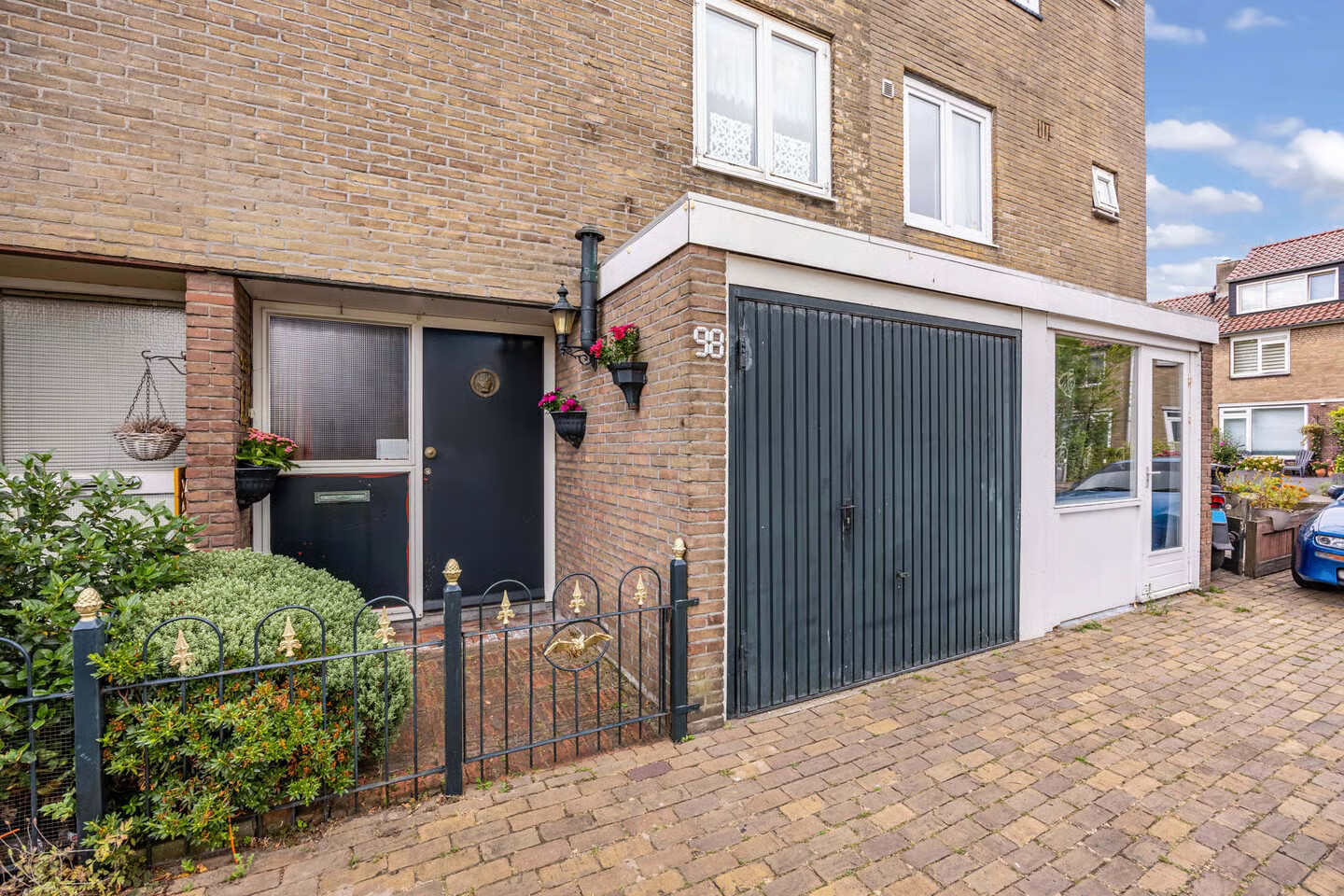 Tussenwoning te koop: Beatrix de Rijkstraat 98, Beverwijk