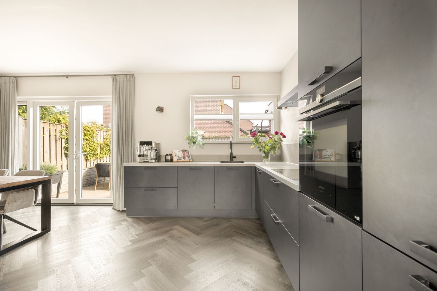 Hoekwoning te koop: Van Riemsdijklaan 1A, Beverwijk