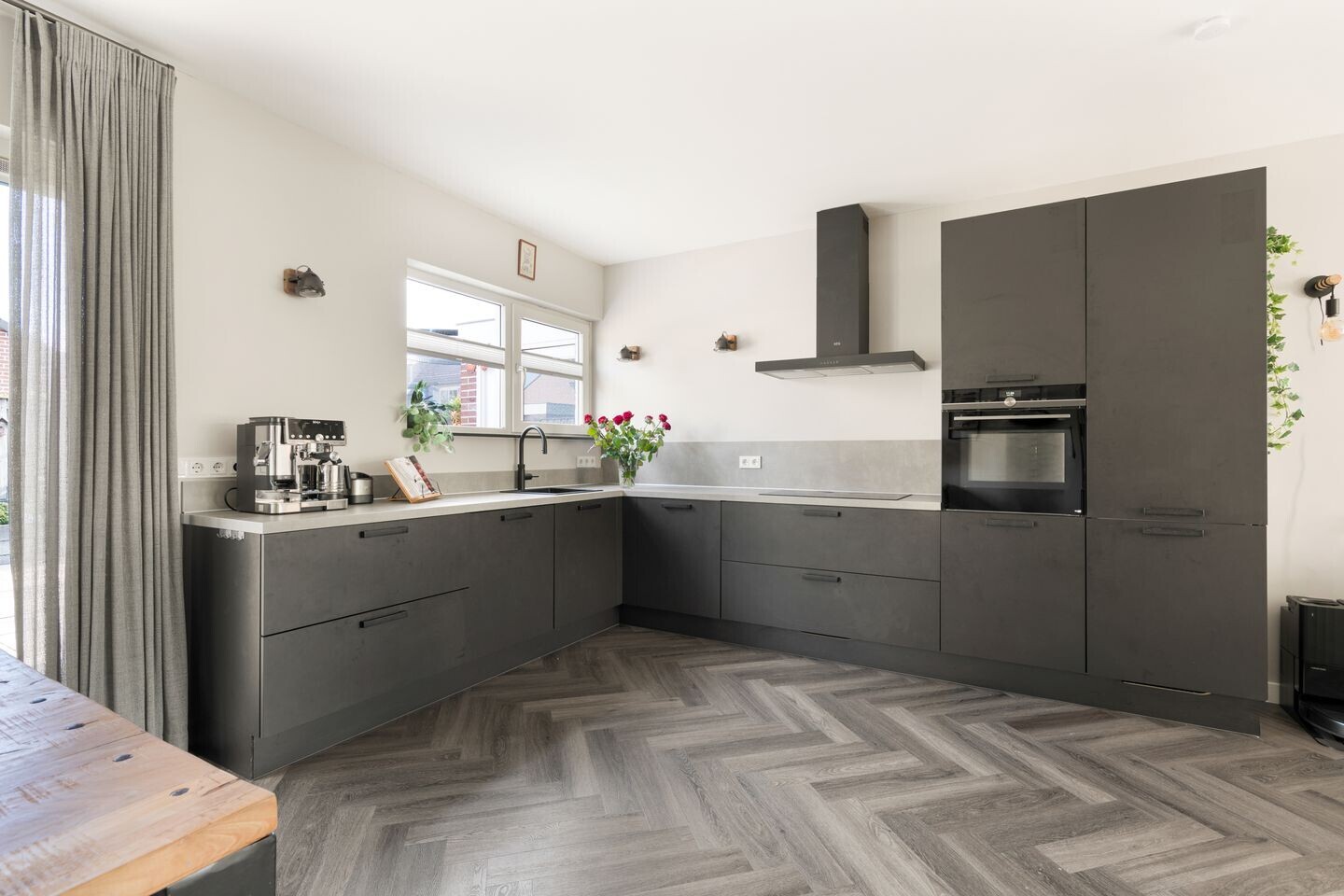 Hoekwoning te koop: Van Riemsdijklaan 1A, Beverwijk