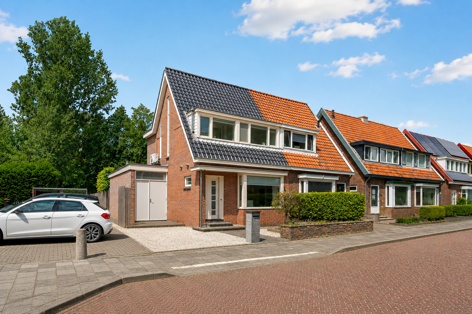 Twee-onder-één-kap te koop: Hoflanderweg 85, Beverwijk