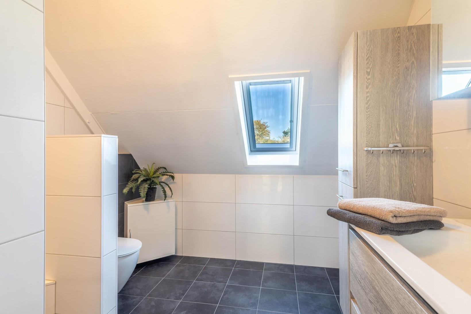 Hoekwoning te koop: Marga Klompélaan 25, Beverwijk