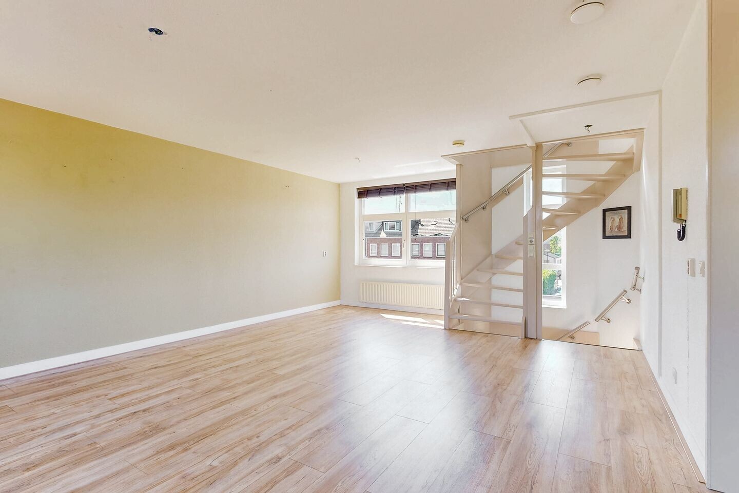 Tussenwoning te koop: Laan van Broekpolder 68, Beverwijk