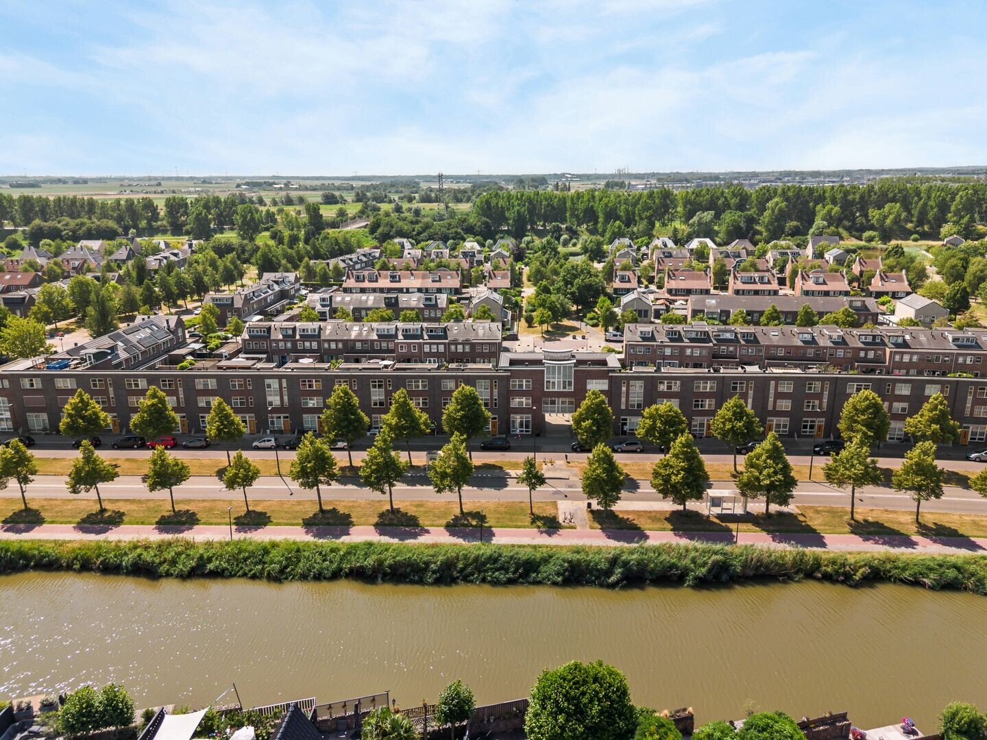 Tussenwoning te koop: Laan van Broekpolder 68, Beverwijk
