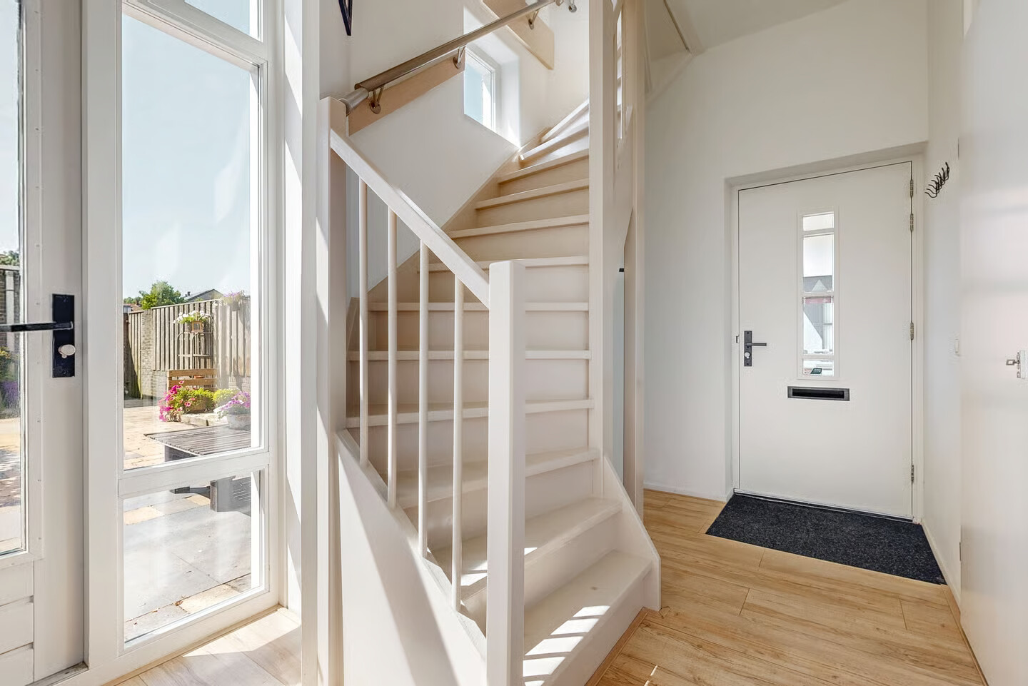 Tussenwoning te koop: Laan van Broekpolder 68, Beverwijk