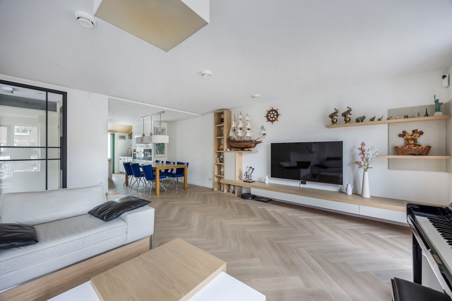 Hoekwoning te koop: Glenn Millerlaan 1, Beverwijk