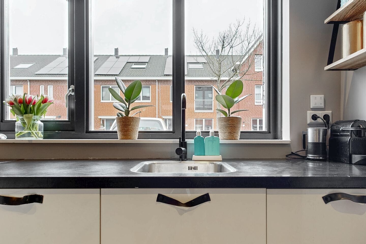 Tussenwoning te koop: Marie van Zeggelenlaan 22, Beverwijk