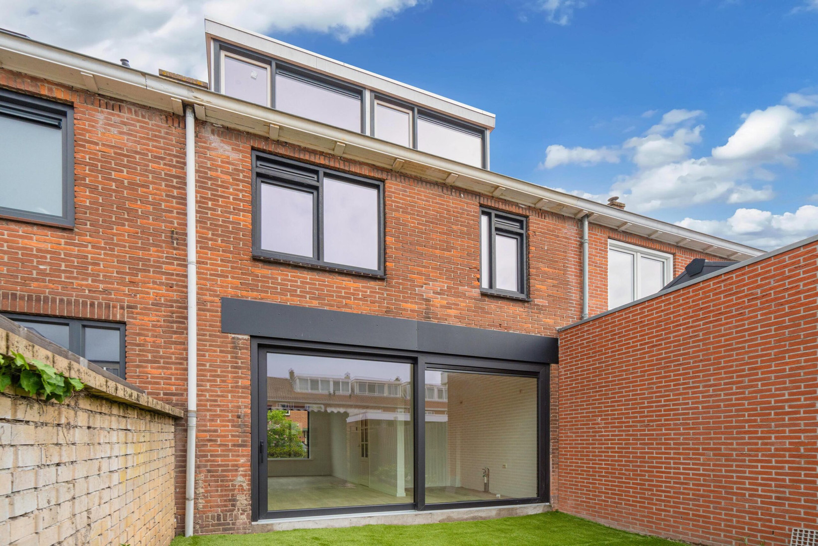 Tussenwoning te koop: Ladderbeekstraat 33, Velsen-Noord