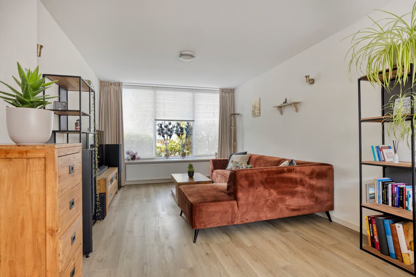 Hoekwoning te koop: Jan Ligthartstraat 148, Heemskerk