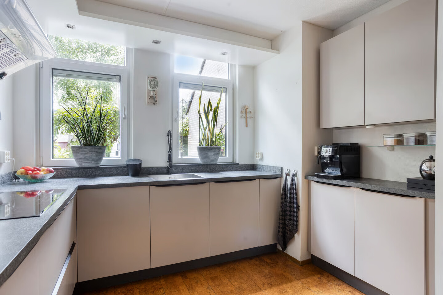 Tussenwoning te koop: Sterkenburg 14, Heemskerk