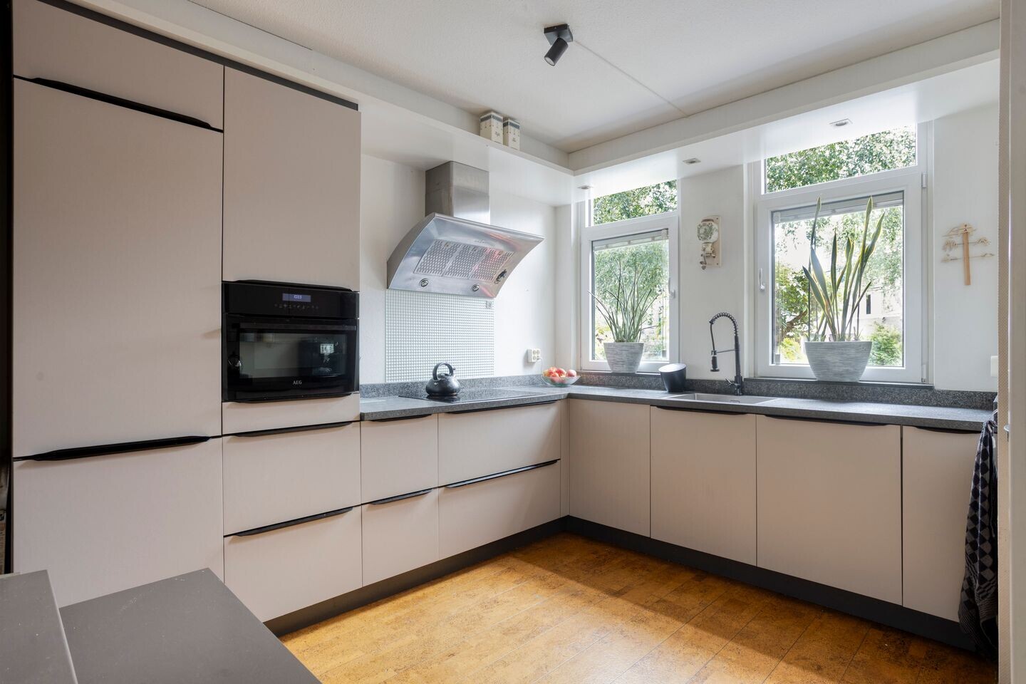 Tussenwoning te koop: Sterkenburg 14, Heemskerk