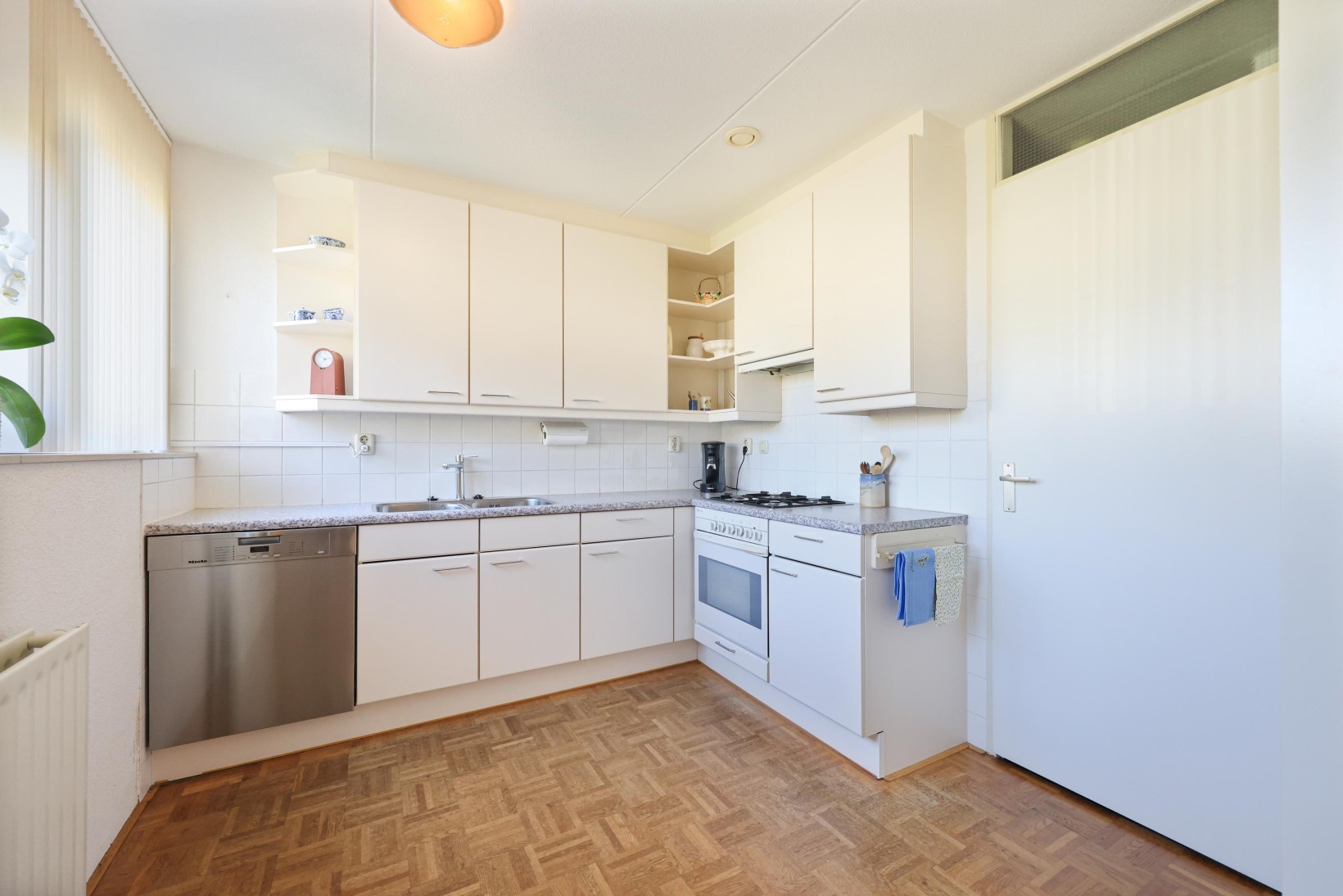 Tussenwoning te koop: Wielewaal 38, Heemskerk