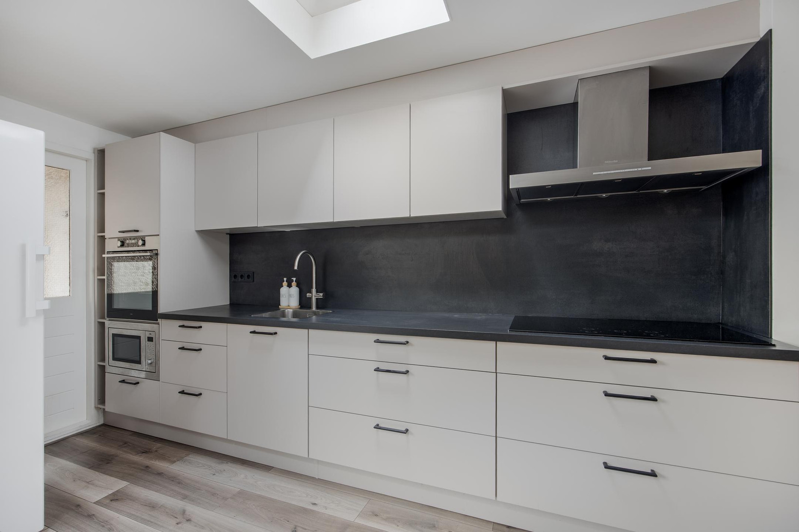 Tussenwoning te koop: Ahornstraat 13, Ijmuiden