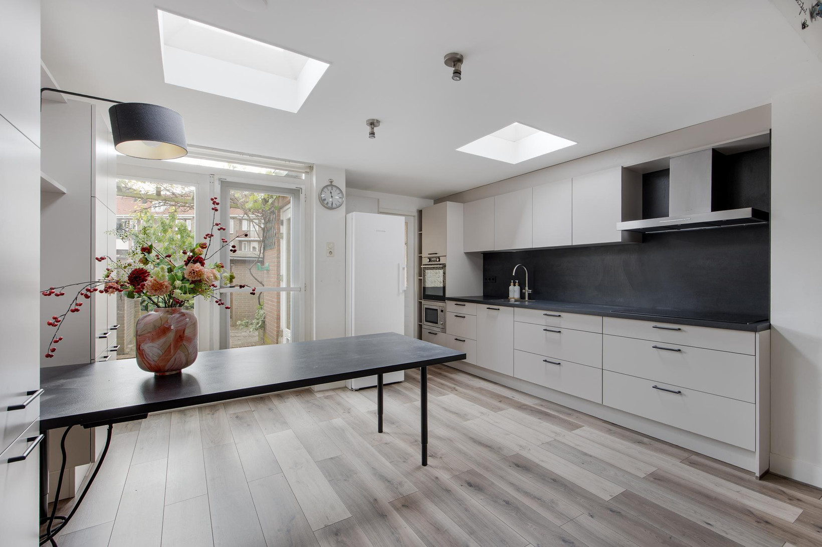 Tussenwoning te koop: Ahornstraat 13, Ijmuiden