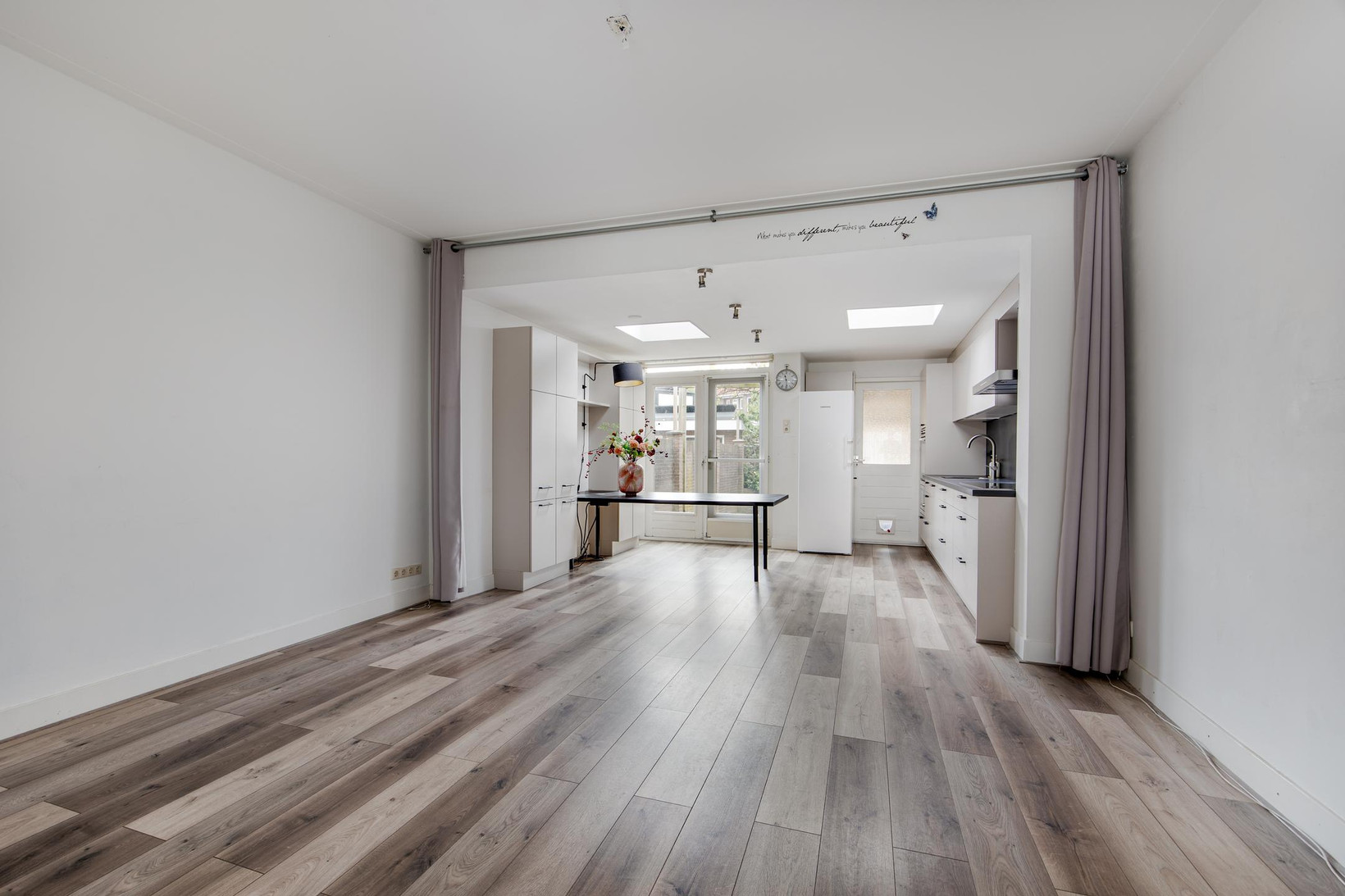 Tussenwoning te koop: Ahornstraat 13, Ijmuiden