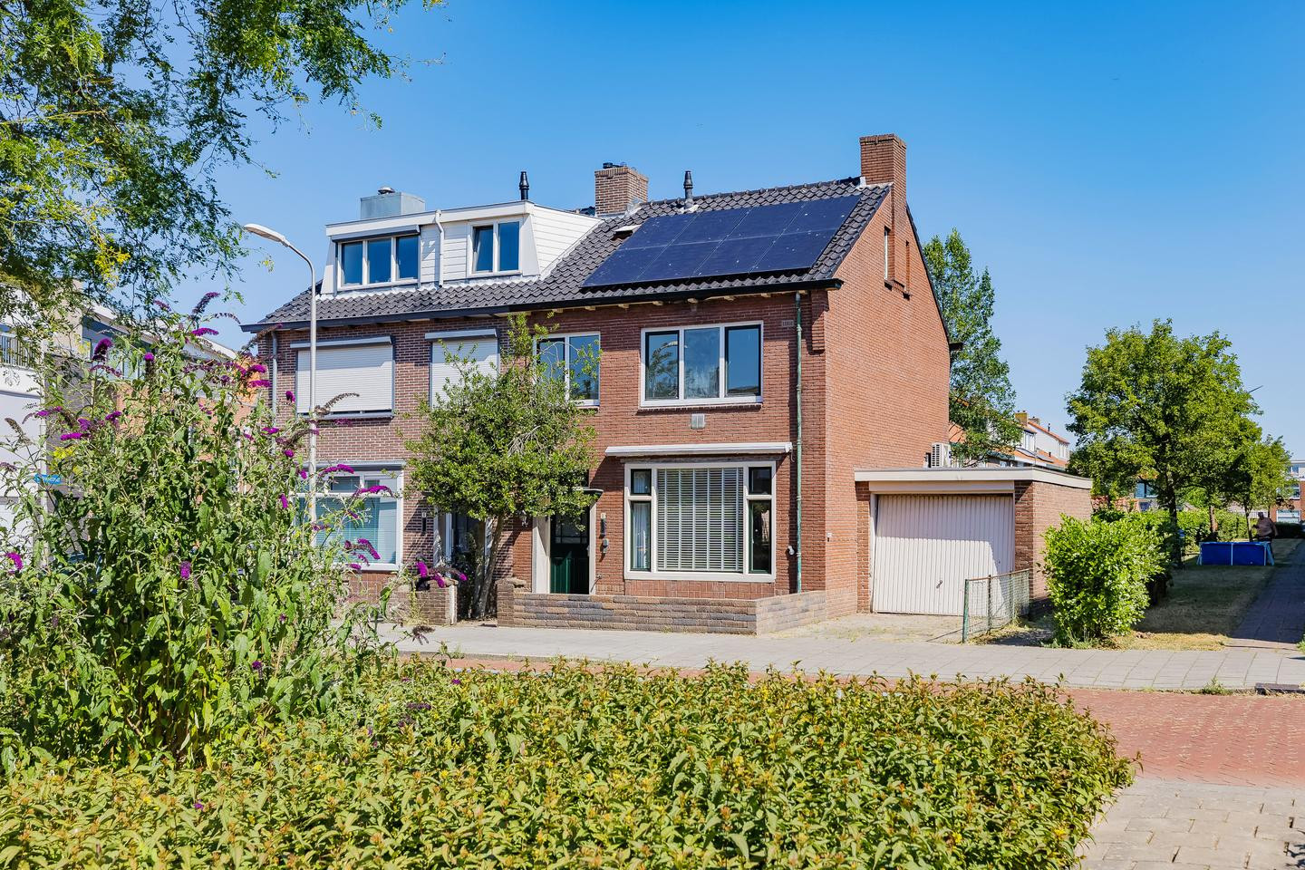Twee-onder-één-kap te koop: Marconistraat 11, Ijmuiden