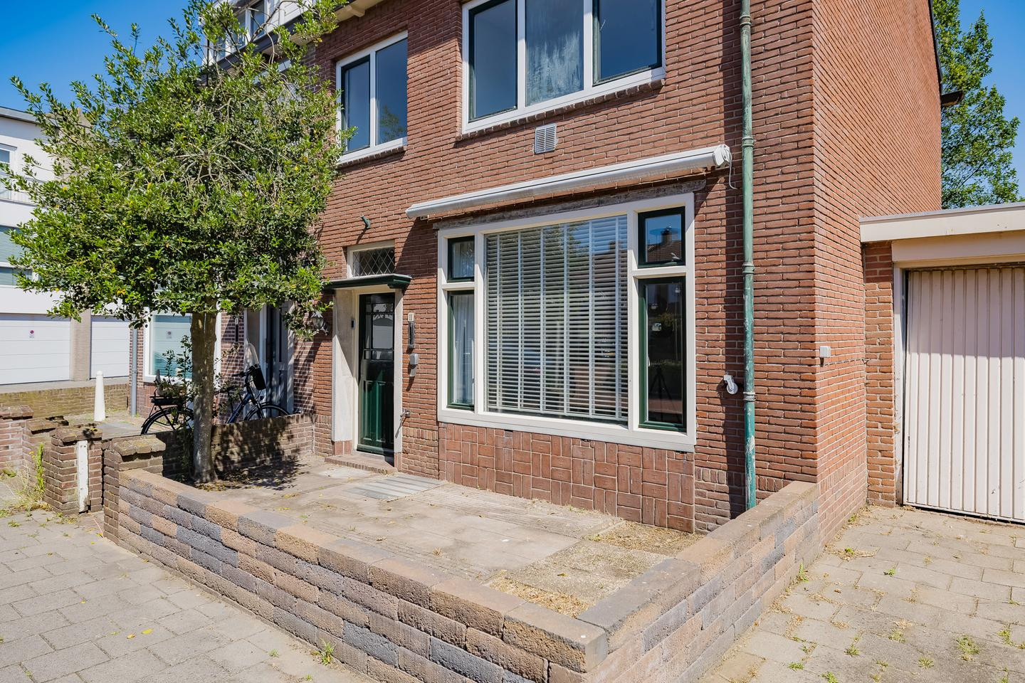 Twee-onder-één-kap te koop: Marconistraat 11, Ijmuiden