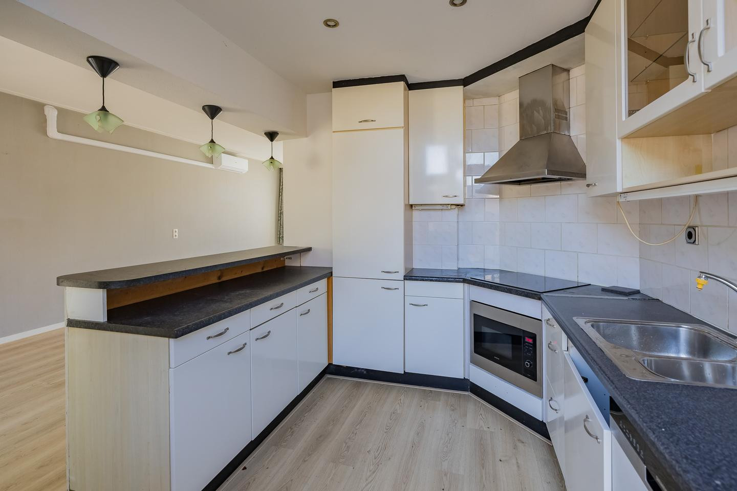 Twee-onder-één-kap te koop: Marconistraat 11, Ijmuiden