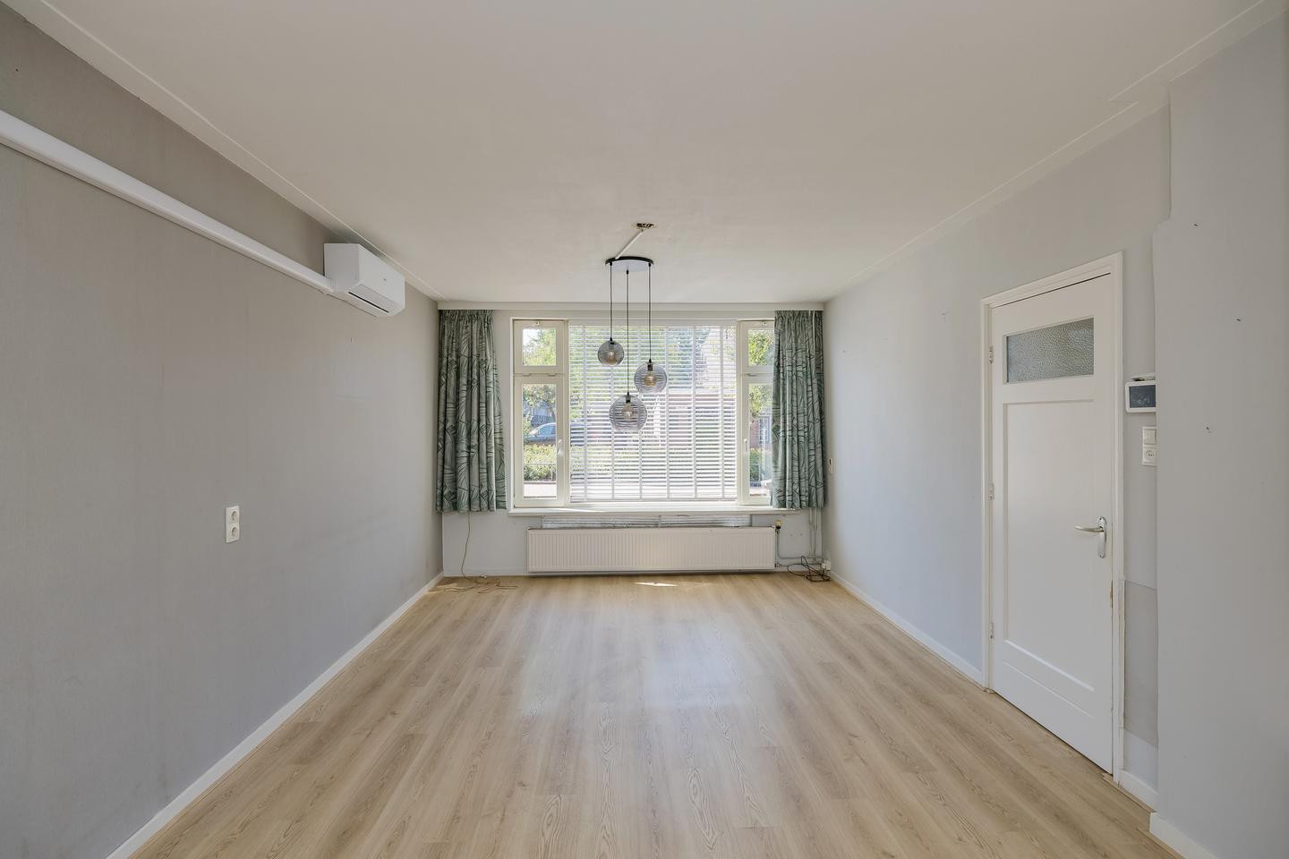 Twee-onder-één-kap te koop: Marconistraat 11, Ijmuiden