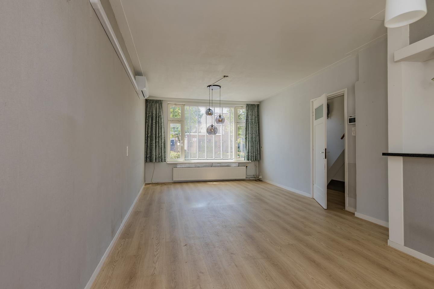 Twee-onder-één-kap te koop: Marconistraat 11, Ijmuiden