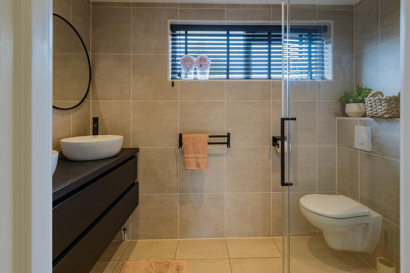 Tussenwoning te koop: Dolfijnstraat 218, Ijmuiden
