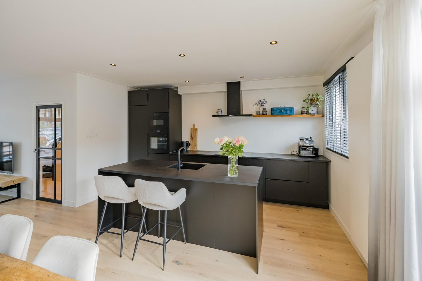 Tussenwoning te koop: Dolfijnstraat 218, Ijmuiden