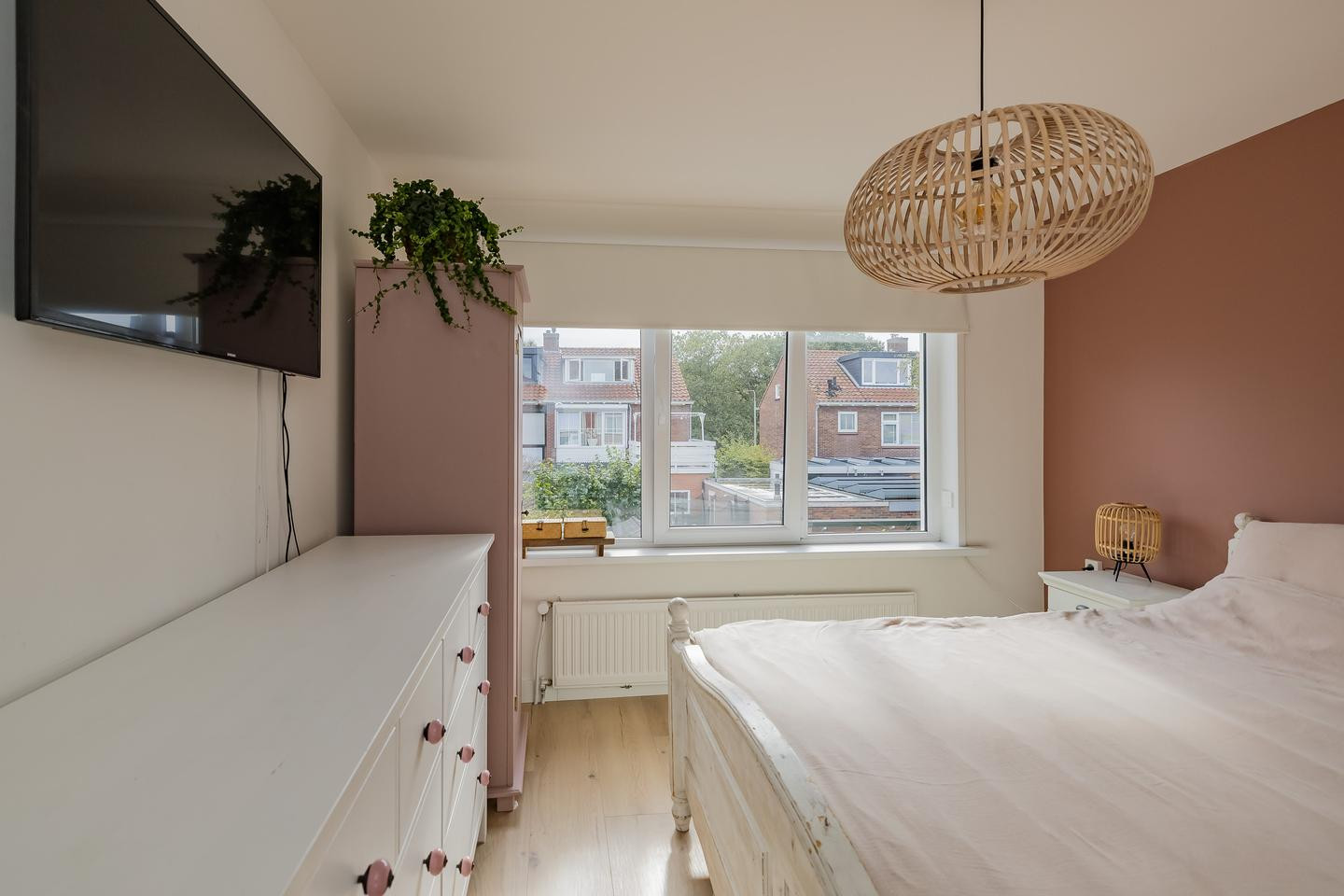 Tussenwoning te koop: Dolfijnstraat 218, Ijmuiden