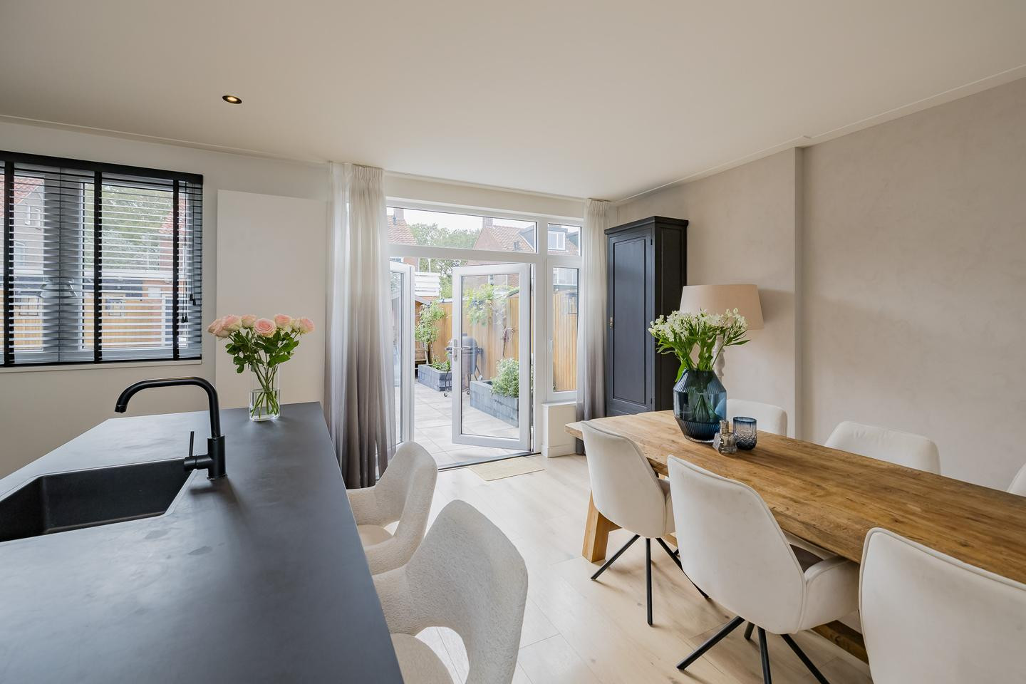 Tussenwoning te koop: Dolfijnstraat 218, Ijmuiden