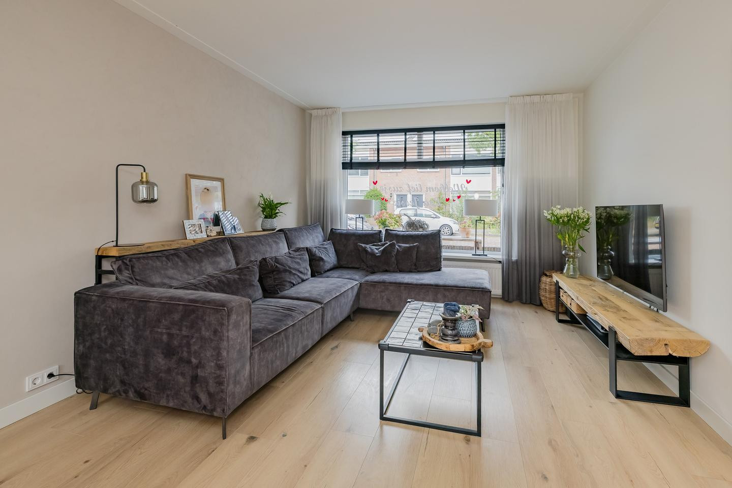 Tussenwoning te koop: Dolfijnstraat 218, Ijmuiden