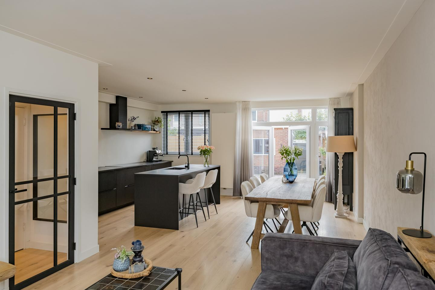 Tussenwoning te koop: Dolfijnstraat 218, Ijmuiden