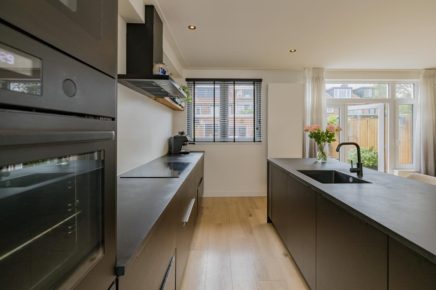 Tussenwoning te koop: Dolfijnstraat 218, Ijmuiden