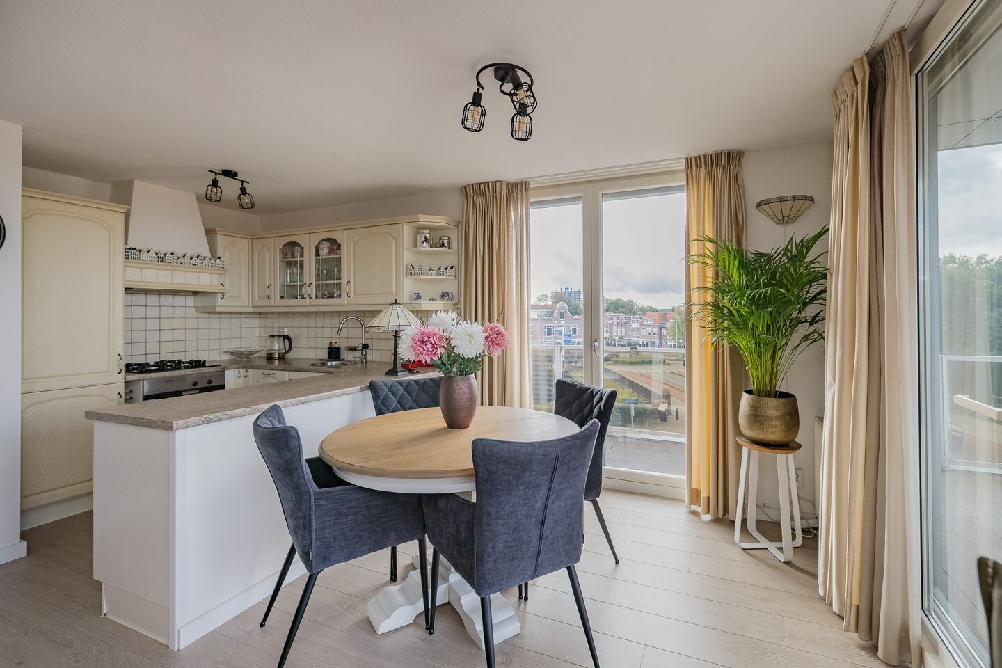Appartement te koop: Koningin Wilhelminakade 221A, Ijmuiden