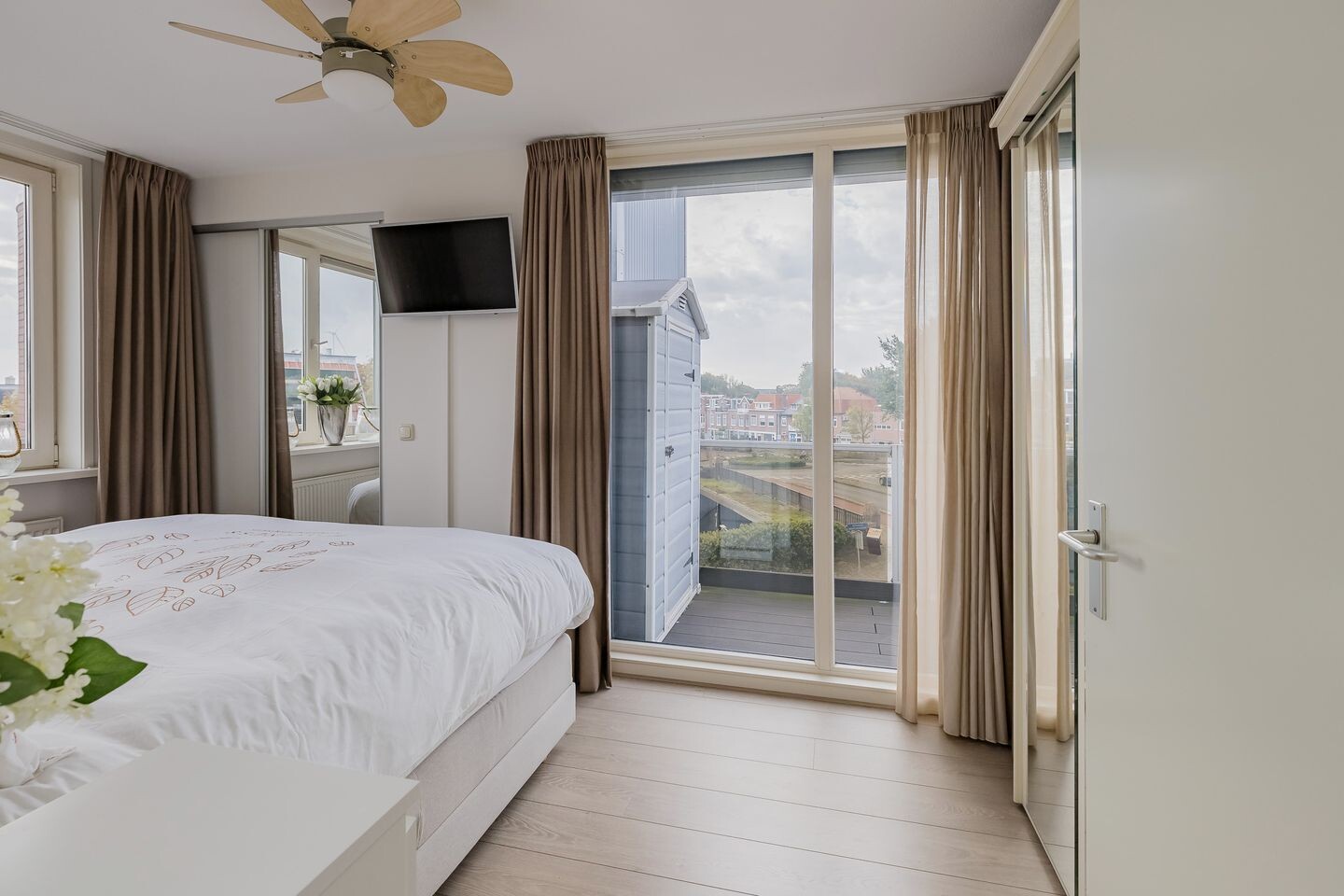 Appartement te koop: Koningin Wilhelminakade 221A, Ijmuiden