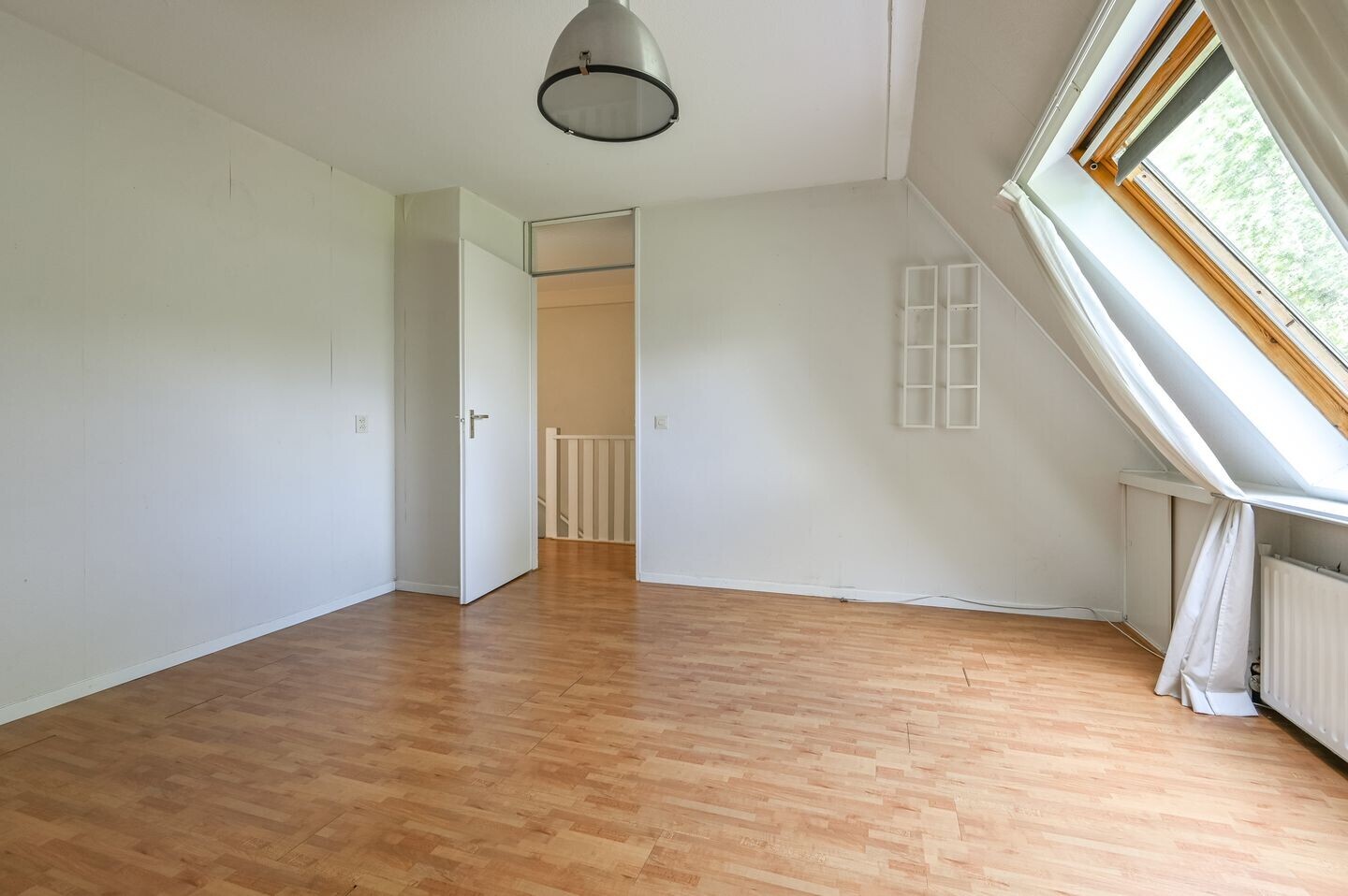 Tussenwoning te koop: Minister van Houtenlaan 4, Velsen-Zuid