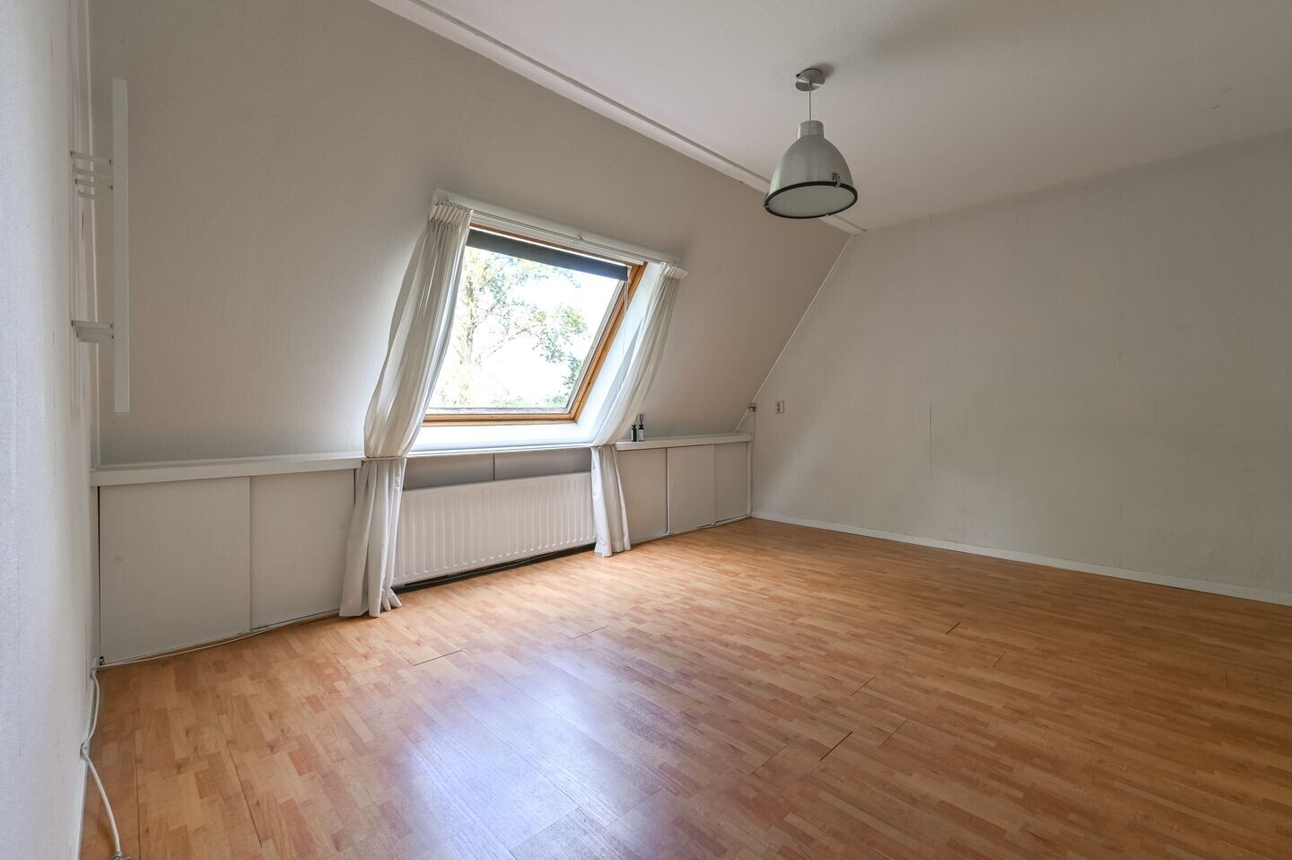 Tussenwoning te koop: Minister van Houtenlaan 4, Velsen-Zuid