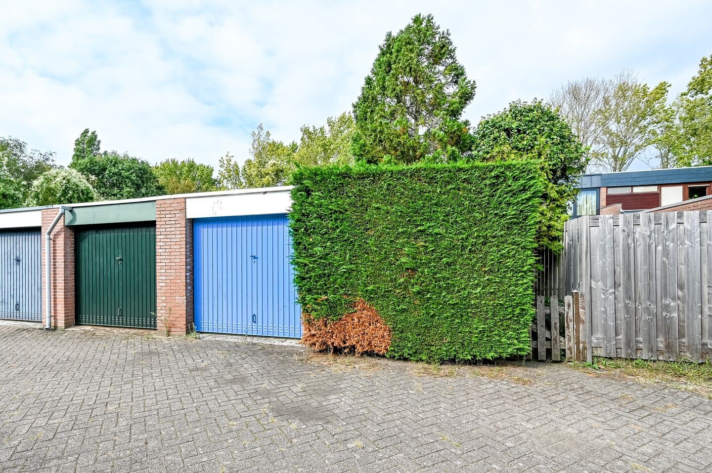 Tussenwoning te koop: Minister van Houtenlaan 4, Velsen-Zuid