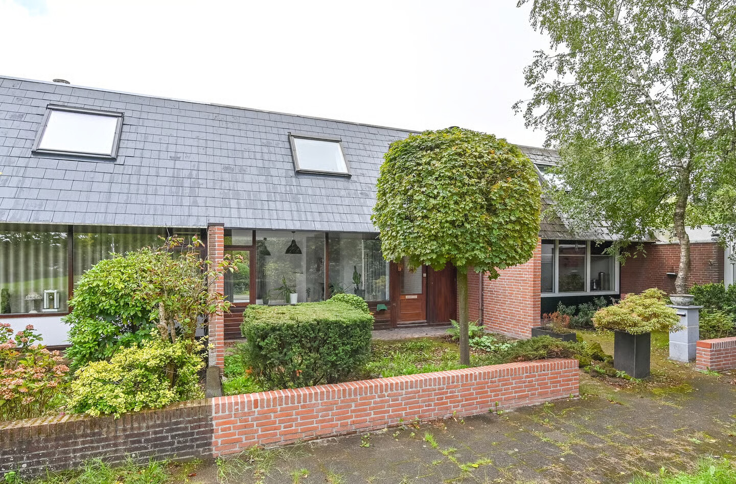 Tussenwoning te koop: Minister van Houtenlaan 4, Velsen-Zuid