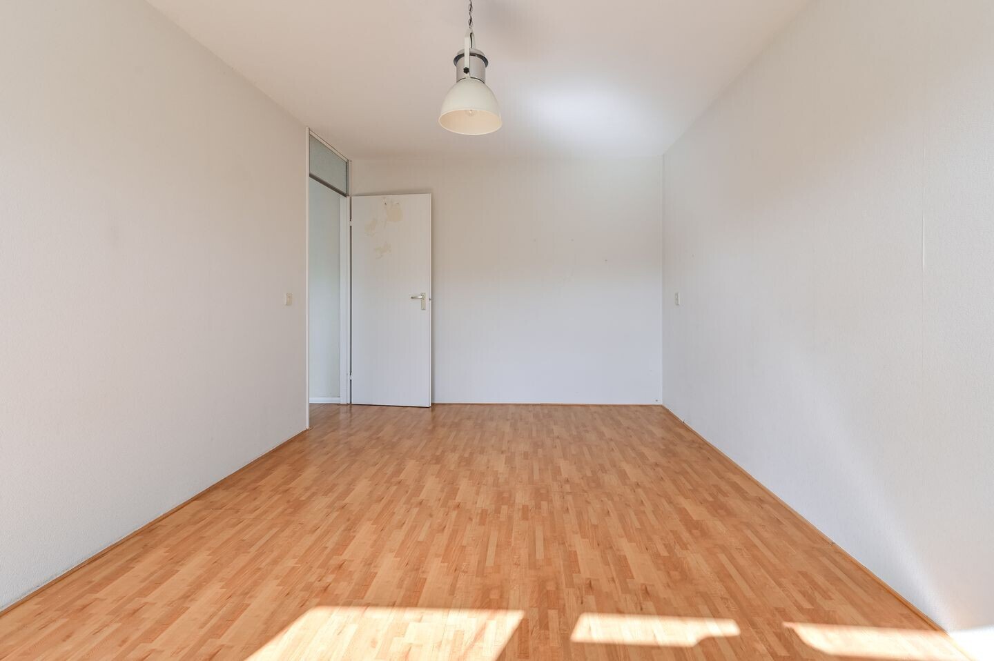 Tussenwoning te koop: Minister van Houtenlaan 4, Velsen-Zuid